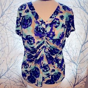 Alfani women’s size XL cap sleeve v neck print blouse. Pleated front.